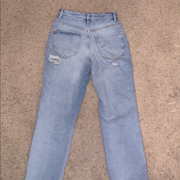 BDG Light Wash Mom Jeans - Picture 4 of 5